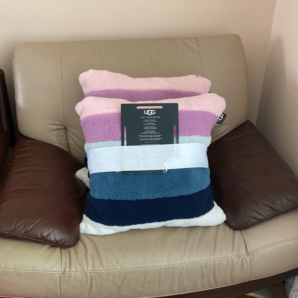 New Ugg feather two pillows